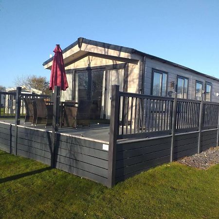 Superior 6 Berth Holiday Home In Suffolk แซกส์มันดัม ภายนอก รูปภาพ