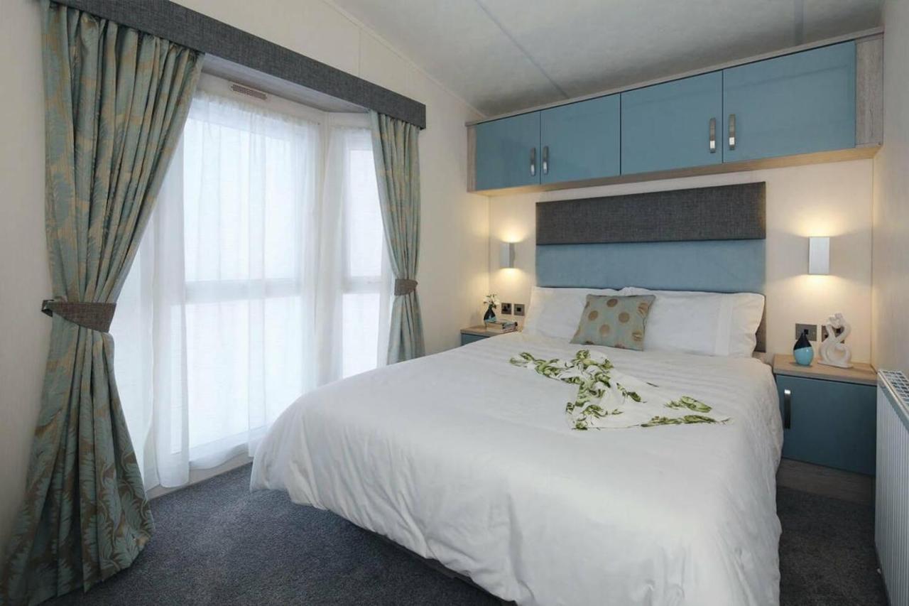 Superior 6 Berth Holiday Home In Suffolk แซกส์มันดัม ภายนอก รูปภาพ