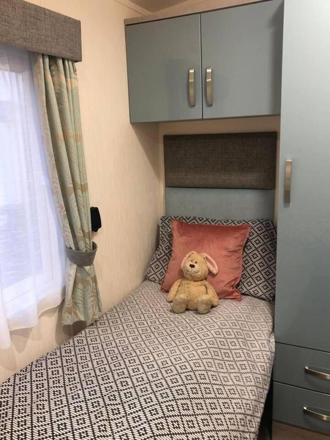 Superior 6 Berth Holiday Home In Suffolk แซกส์มันดัม ภายนอก รูปภาพ