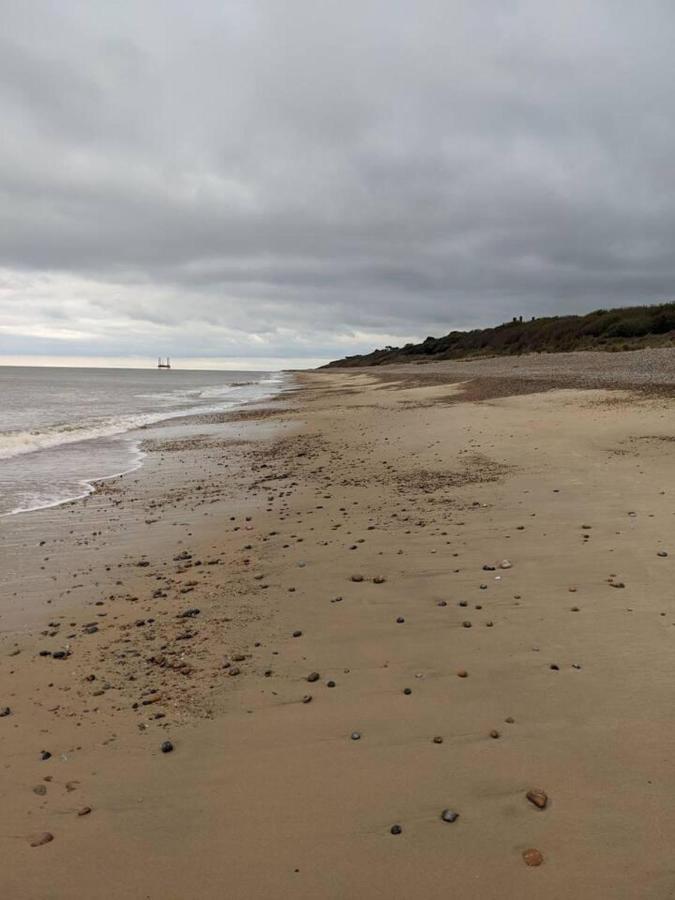Superior 6 Berth Holiday Home In Suffolk แซกส์มันดัม ภายนอก รูปภาพ