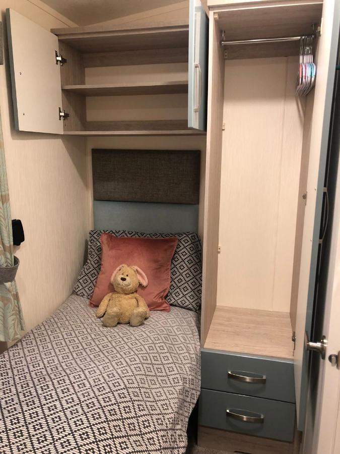 Superior 6 Berth Holiday Home In Suffolk แซกส์มันดัม ภายนอก รูปภาพ