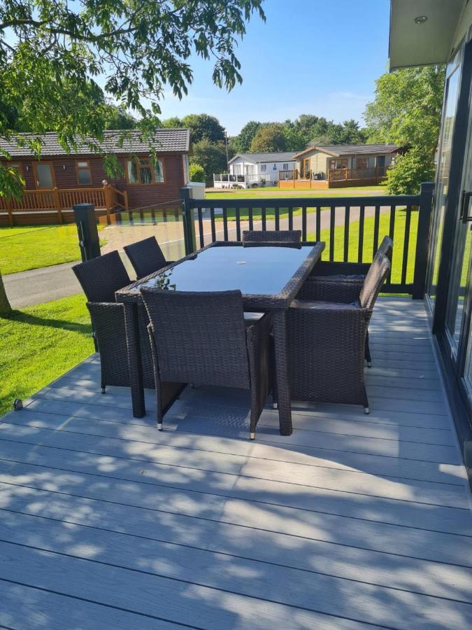 Superior 6 Berth Holiday Home In Suffolk แซกส์มันดัม ภายนอก รูปภาพ