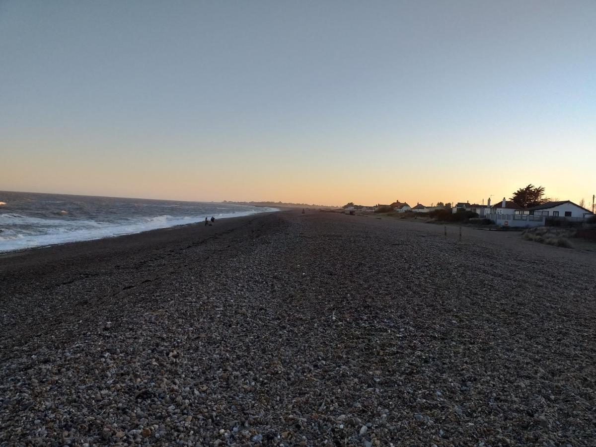 Superior 6 Berth Holiday Home In Suffolk แซกส์มันดัม ภายนอก รูปภาพ